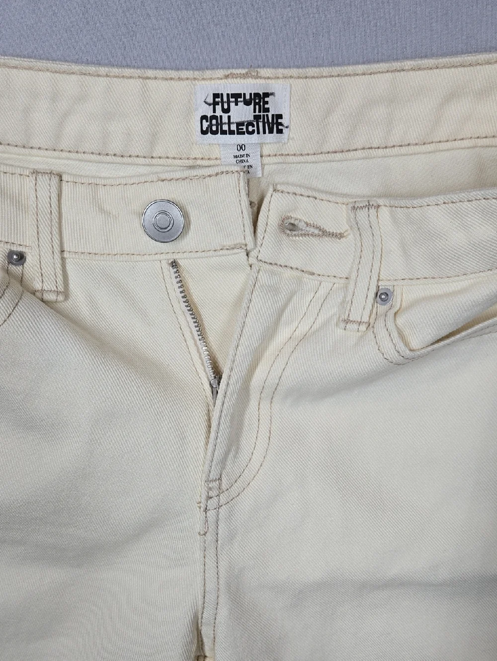 New Future Collective Baggy Cuffed Denim Shorts Ivory Size 00